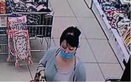 Полиция разыскивает пензячку, укравшую банковскую карту из детской коляски