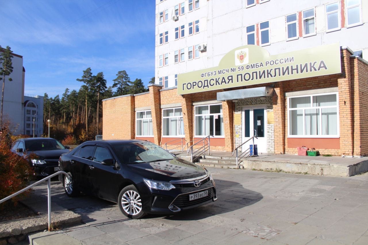 Мэр Заречного отдал две служебные "Тойоты" терапевтам, выезжающим на COVID-вызовы