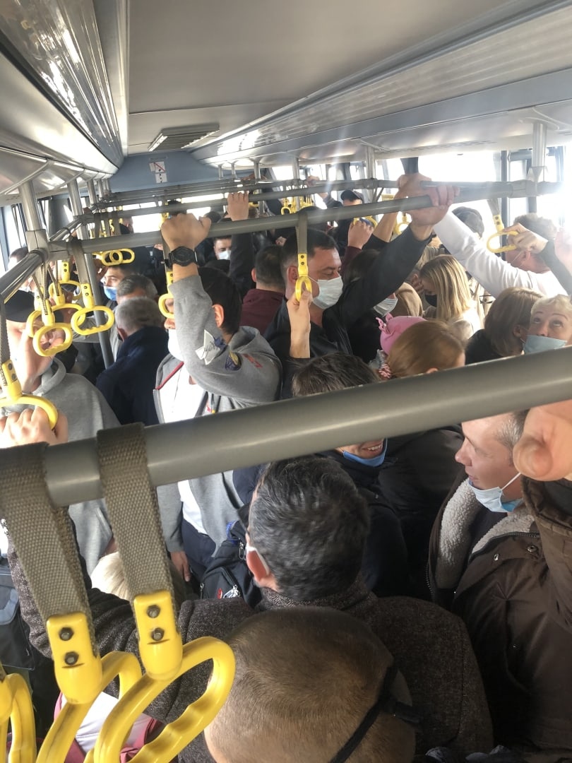 Директор аэропорта Пензы прокомментировал фото автобуса, забитого авиапассажирами