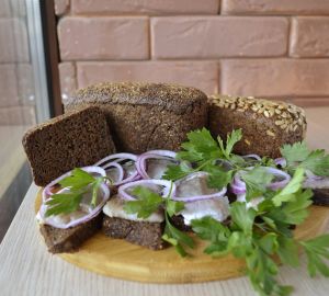 В «Пан Калач» рассказали, почему венский хлеб идеально подходит к селедочке