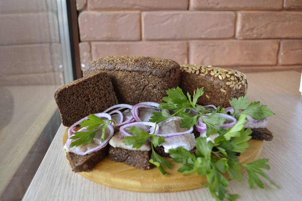 В «Пан Калач» рассказали, почему венский хлеб идеально подходит к селедочке