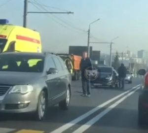 К месту аварии на Карпинского прибыла реанимация