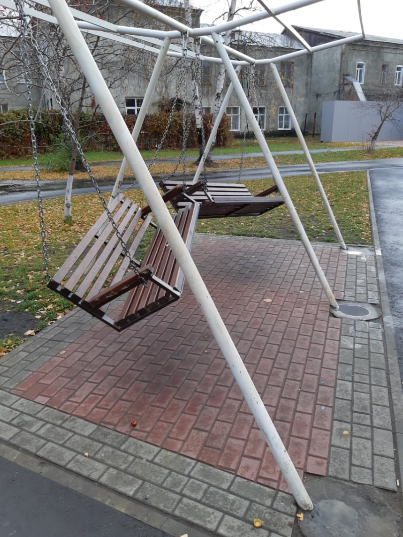 В администрации Кузнецка отреагировали на новость о поломке качелей