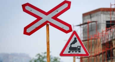 В Пензе временно ограничат движение через железнодорожный переезд по Каракозова