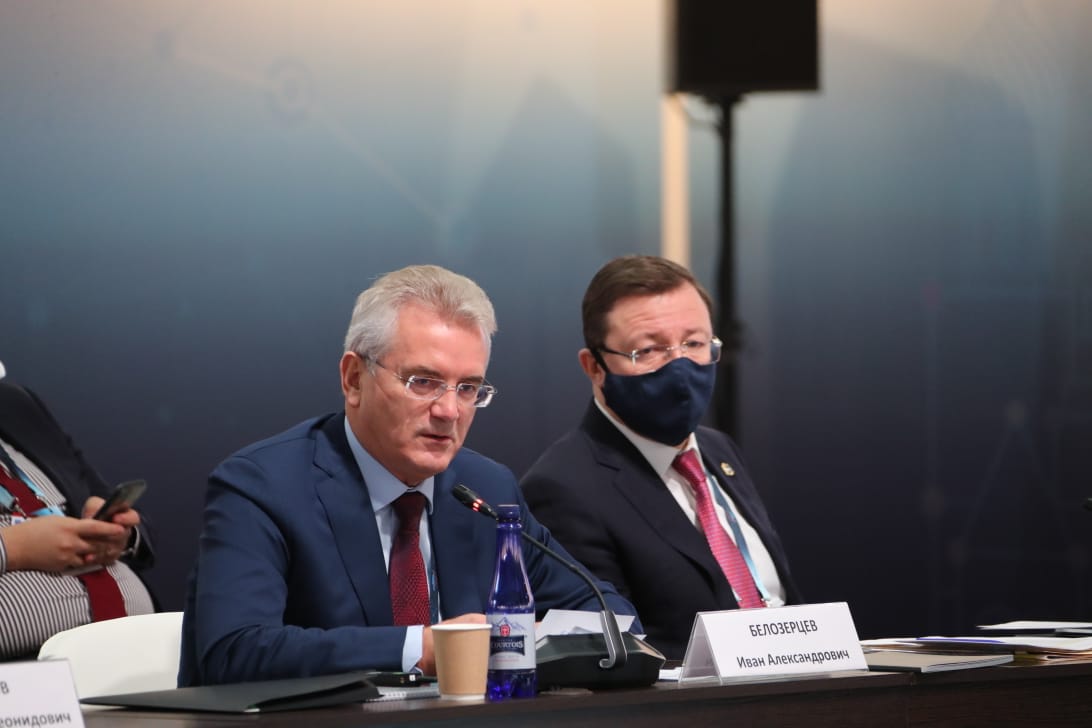 Иван Белозерцев обещал в следующем году сделать упор на сельские дороги