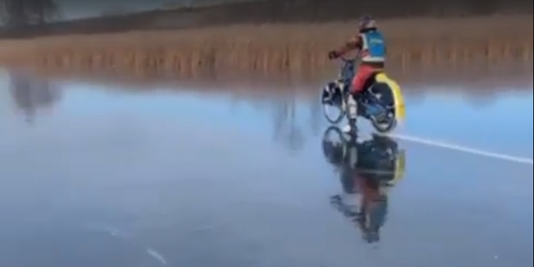 Пензенцы устроили мотогонки на льду