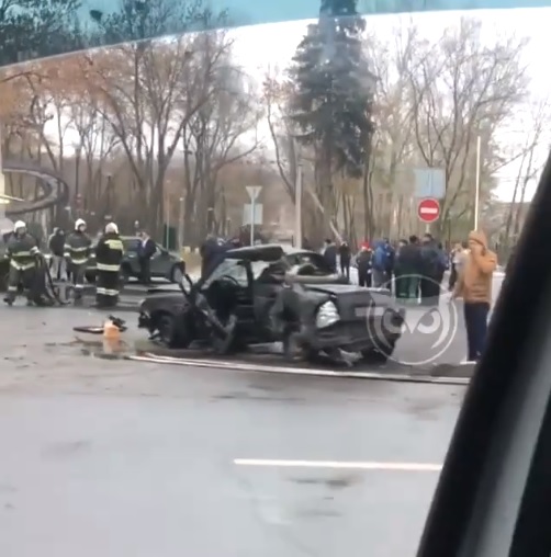 В Пензе в тройном ДТП легковушка превратилась в груду металла