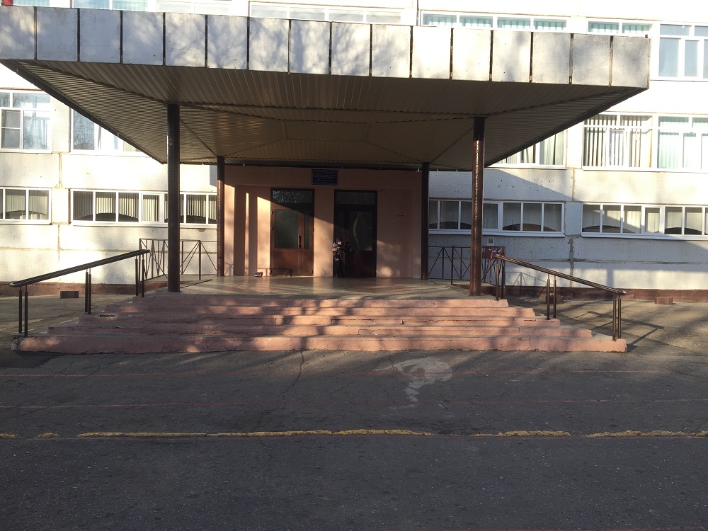 Борис Панин помог пензенской школе с обустройством крыльца