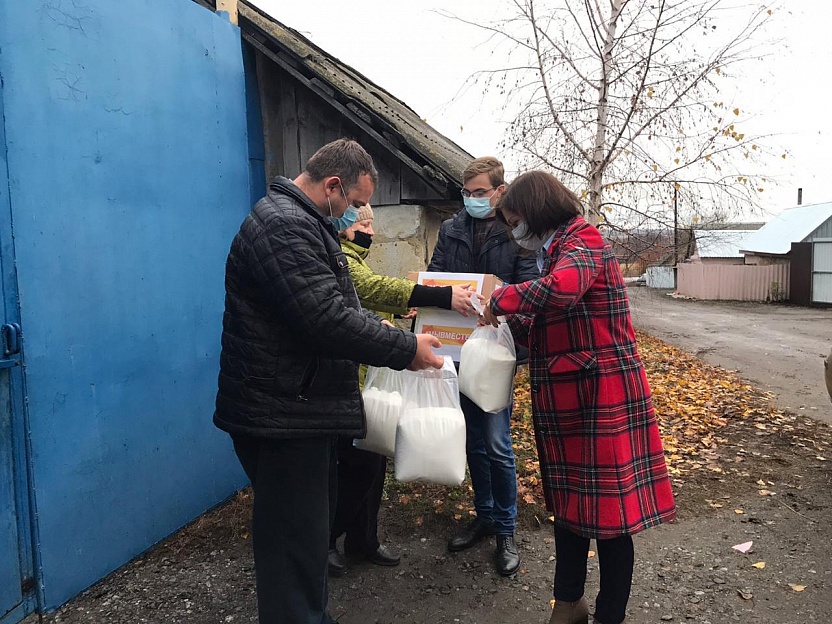 По поручению Валерия Лидина молодые парламентарии помогли многодетным семьям