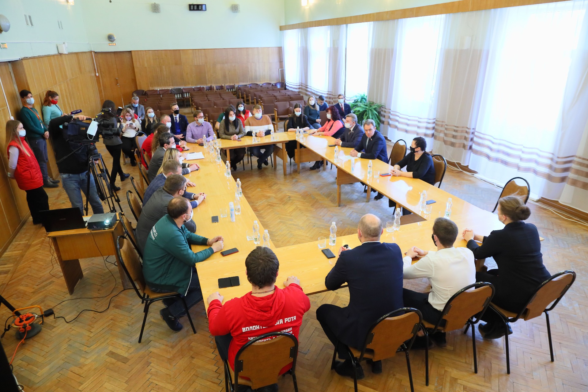 Валерий Лидин посетил объединенный штаб пензенских волонтеров