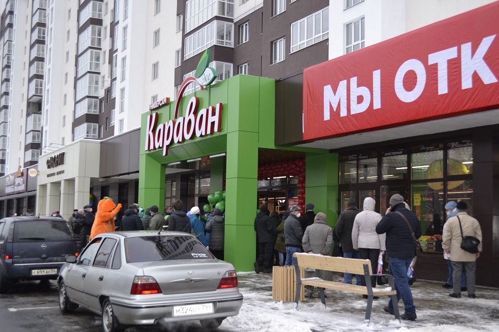 На открытие нового «Каравана» на Западной поляне люди приехали со всего города