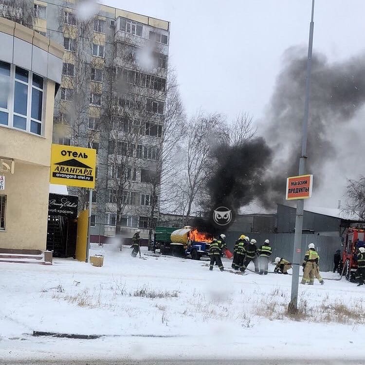 В Пензе на Лядова воспламенился грузовик