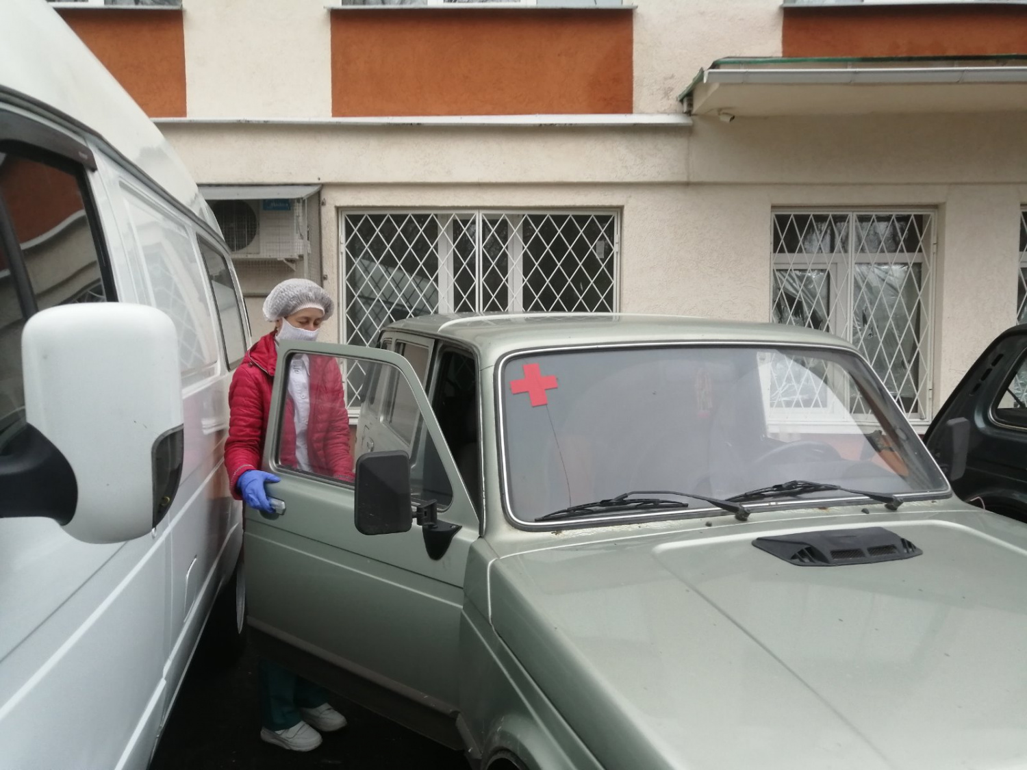 В Пензе 14 автомобилей такси начали доставлять врачей на вызовы