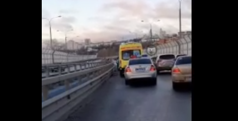 Первые заморозки спровоцировали аварии на мосту через Суру