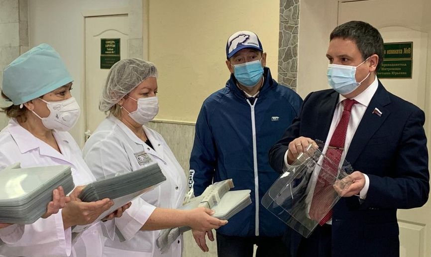 По поручению Валерия Лидина в областную больницу доставили средства защиты