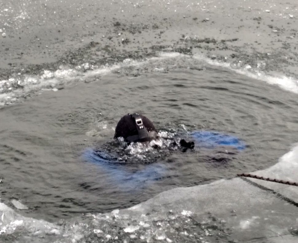 Пензенские спасатели достали из-подо льда Суры труп мужчины