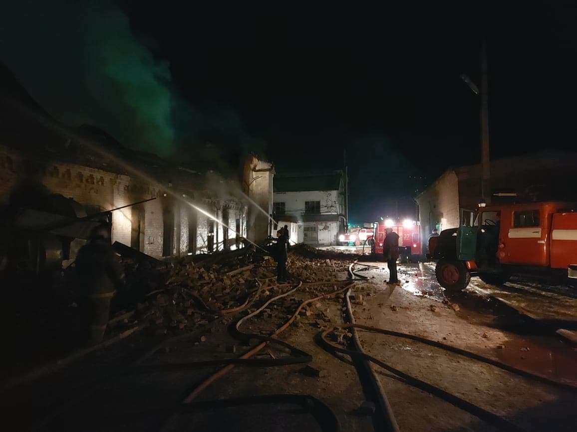 Пожар на спичечной фабрике в Пензенской области тушили 42 спасателя