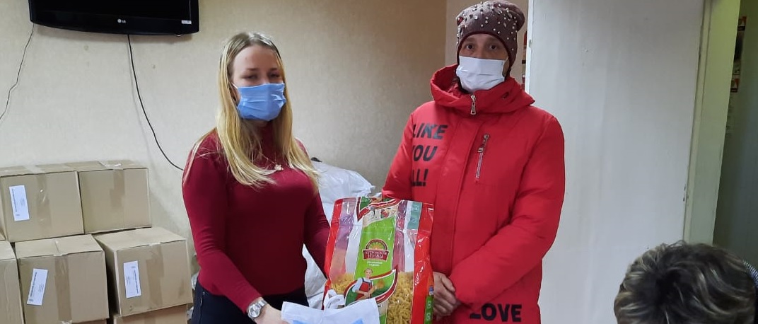 В Кузнецке десятки семей получили продуктовые наборы