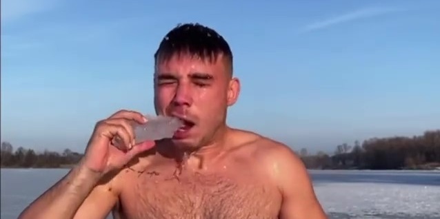 Пензенец пообедал льдом в проруби