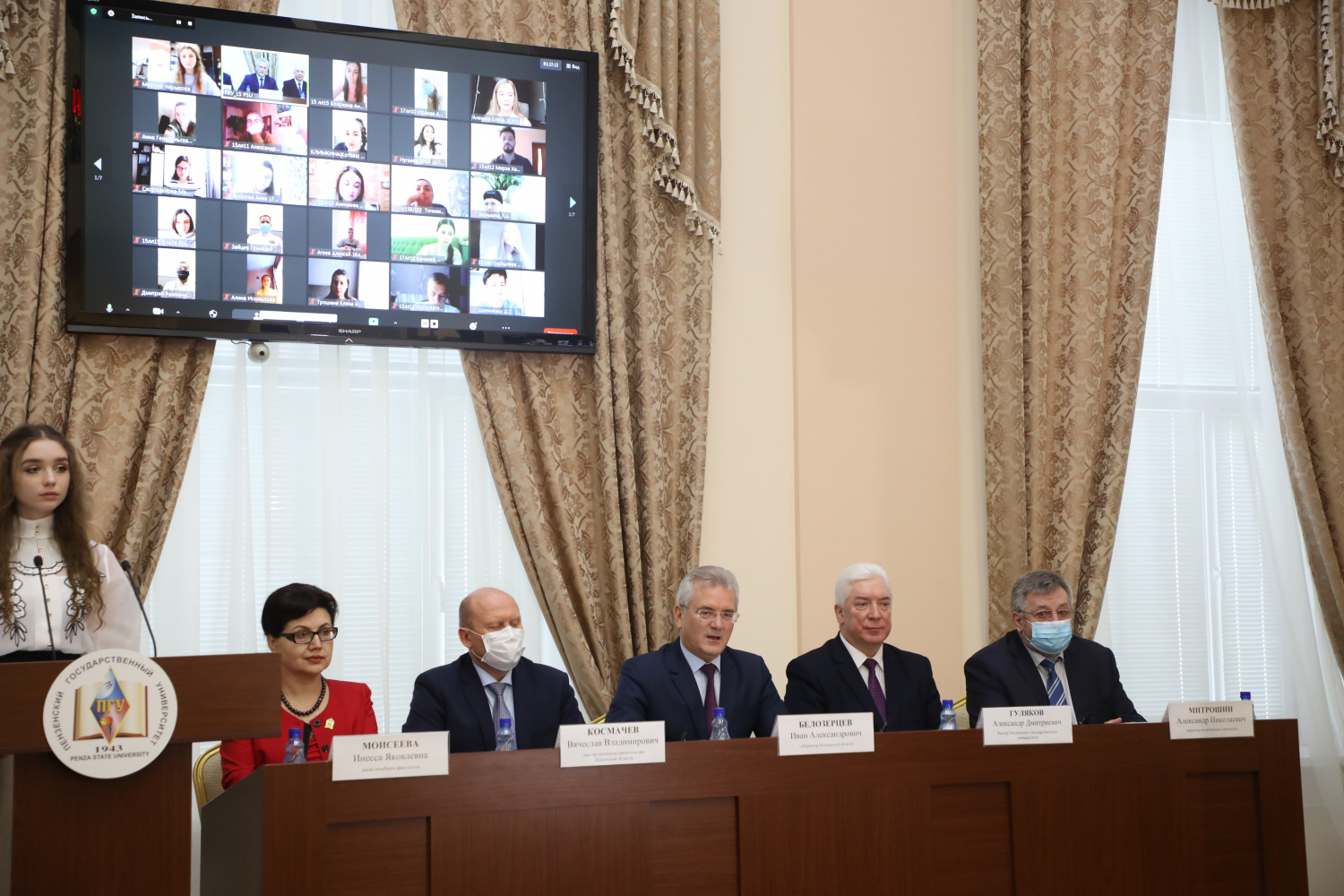 Пензенские студенты-медики и ординаторы получили благодарность от губернатора за работу в "красной зоне"