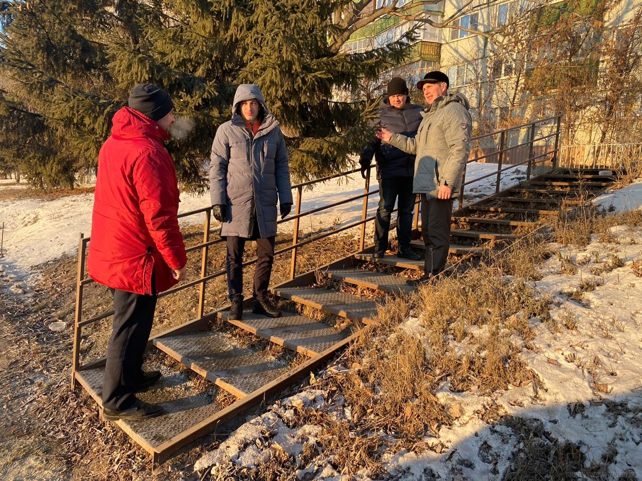 Пензенцы рисковали здоровьем на обледеневших ступенях