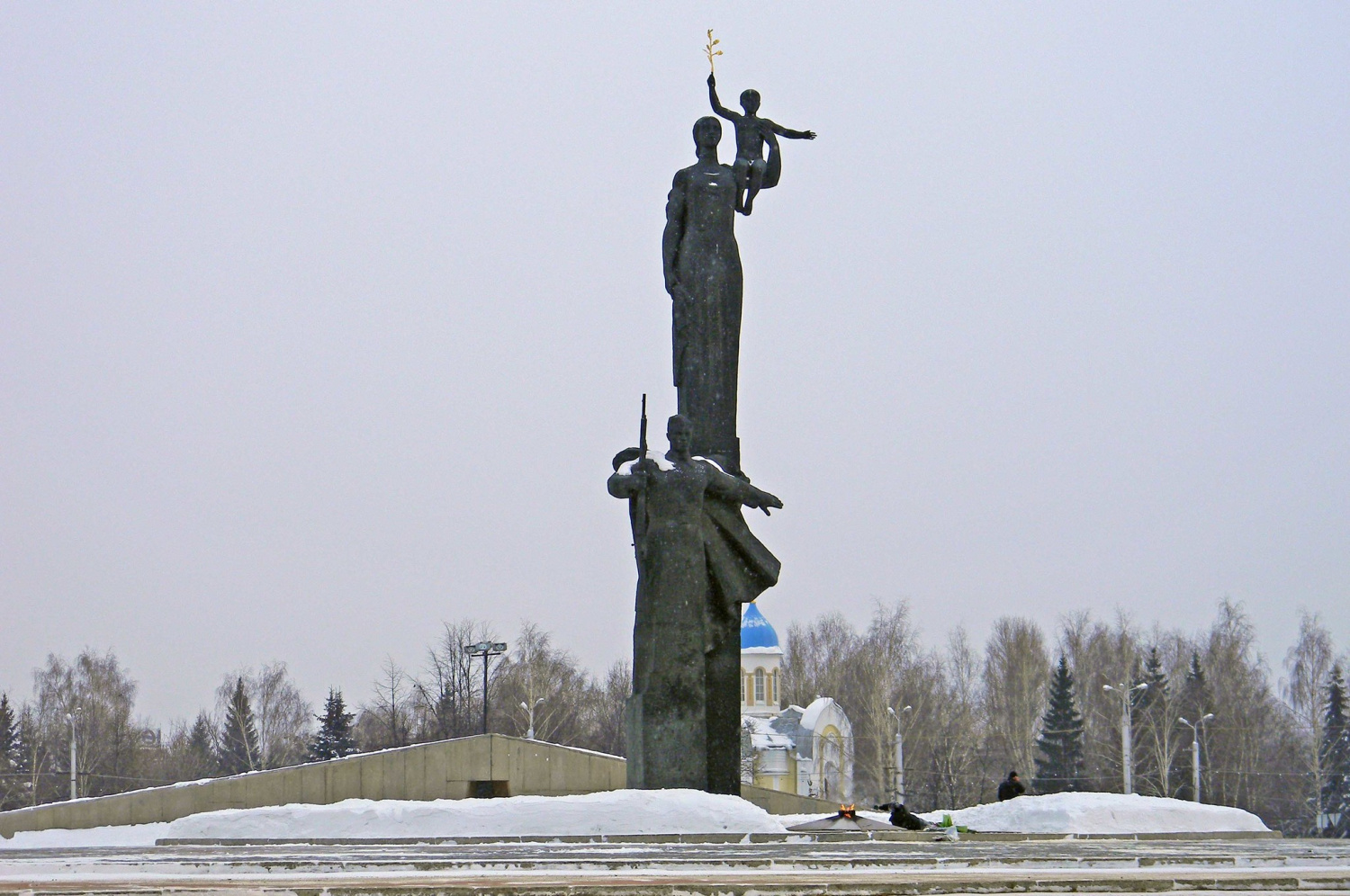 Министр образования испытал шок от поведения пензенских школьниц у Вечного огня