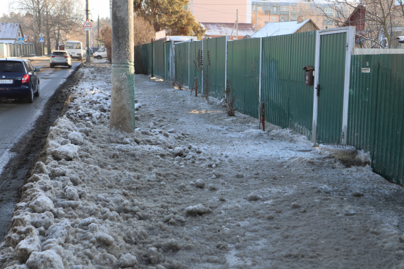 В Пензе на Коннозаводской улице пенсионерка оказалась в «ледовом плену»