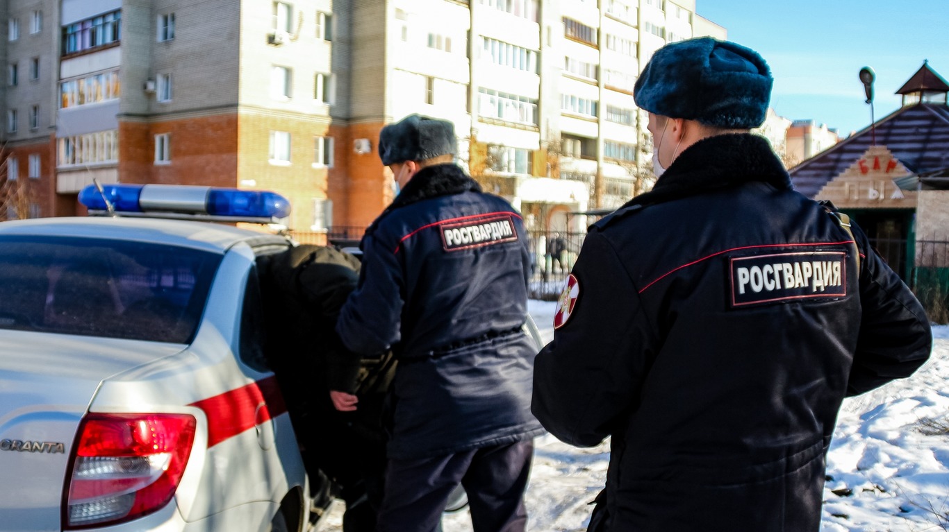 Пензячку шокировал неизвестный мужчина, устроивший погром в ее доме