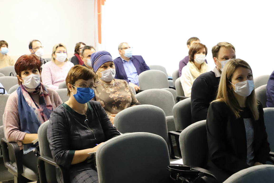 В Пензе 40 медработников учатся делать прививки от COVID-19