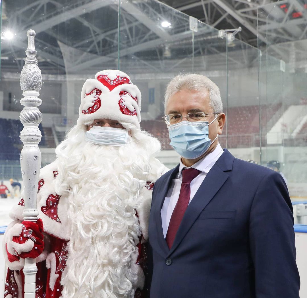 В Пензе масочный режим касается и Дедов Морозов