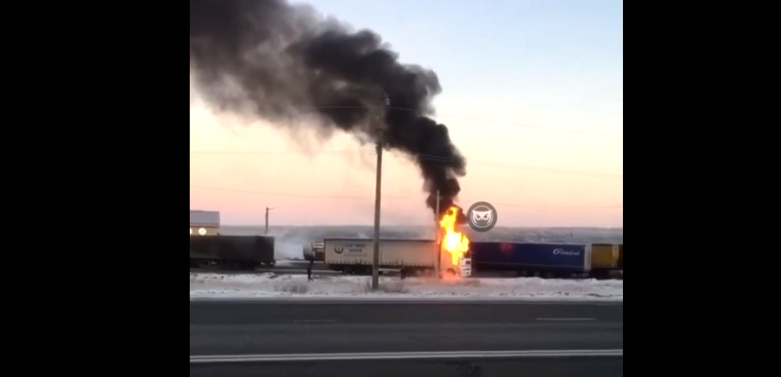 В загоревшейся фуре едва не погиб ее хозяин