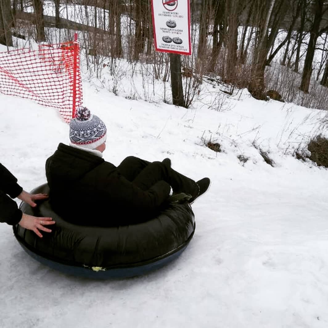 В Пензе двое мужчин повредили позвоночник, катаясь на «ватрушках»