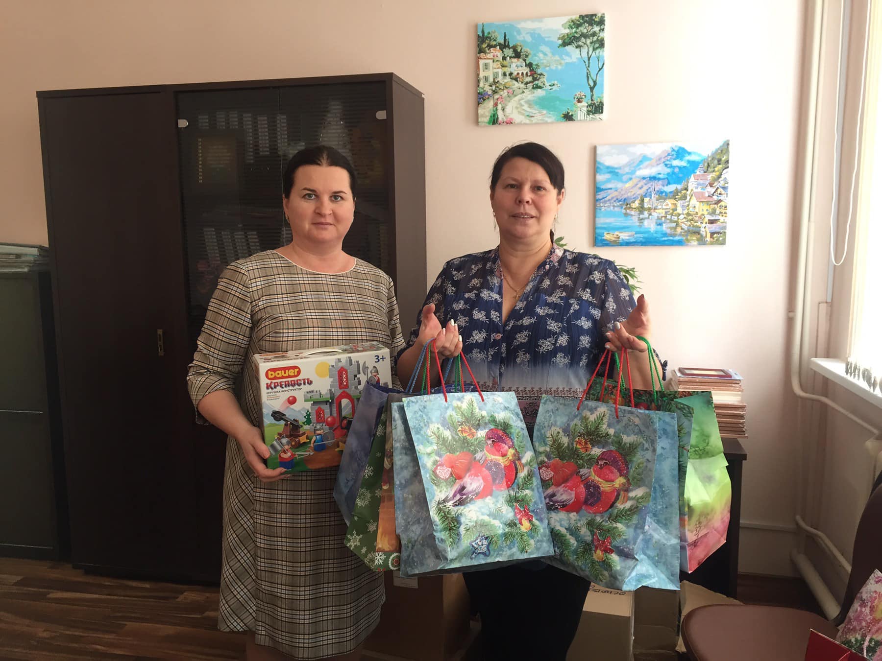 Ольга Чистякова подарила подарки детям из реабилитационного центра в Кичкилейке