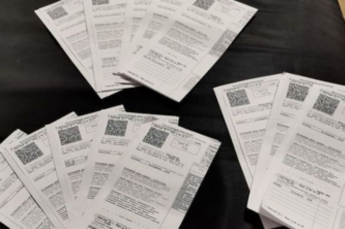 Жителям Заречного "доставили" квитанции в мусорный бак