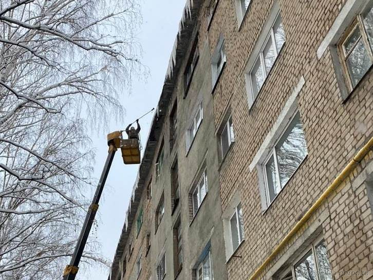 В мэрии Пензы рассказали, как бороться с сосульками на крышах
