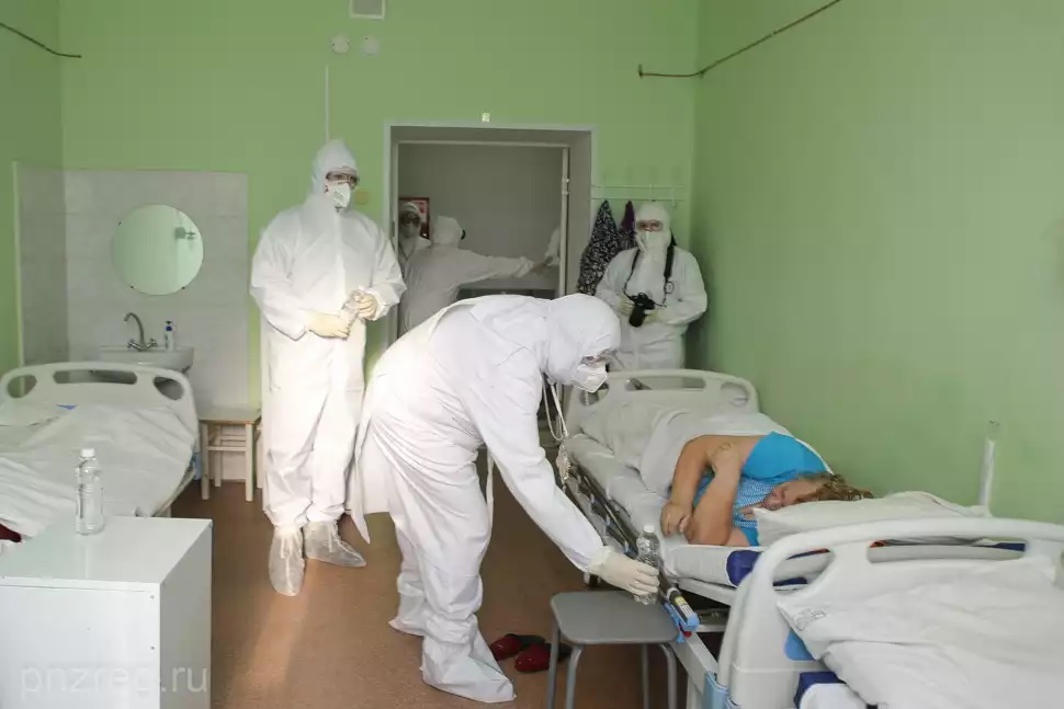 В Пензе пациентам из «красной зоны» раздали святую воду