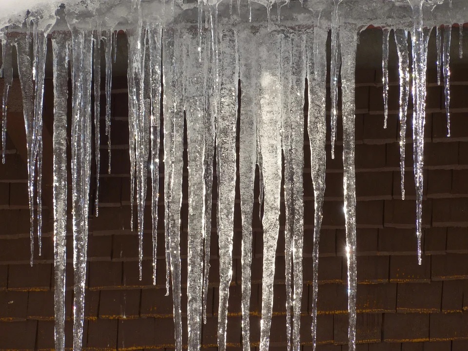 Кузнечанам объяснили, что делать при подозрительном шуме над головой