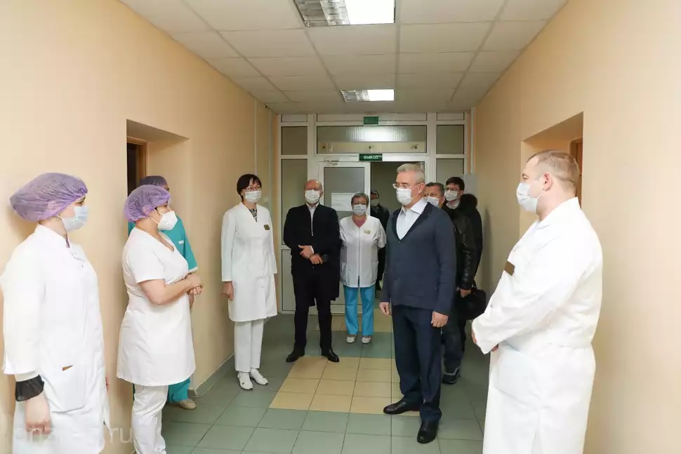 Пензенский губернатор посетил «красную зону» в госпитале для ветеранов