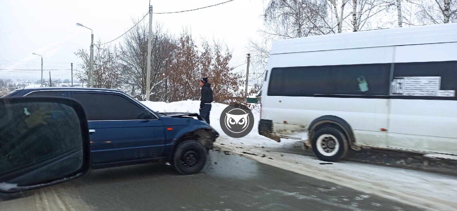 В Пензенской области иномарка протаранила микроавтобус с детьми