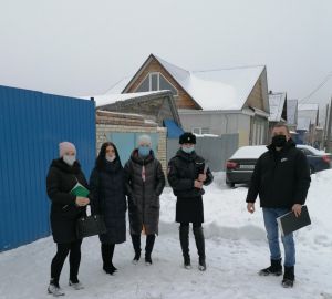 В Кузнецке к неблагополучным семьям в гости пришли сотрудники мэрии