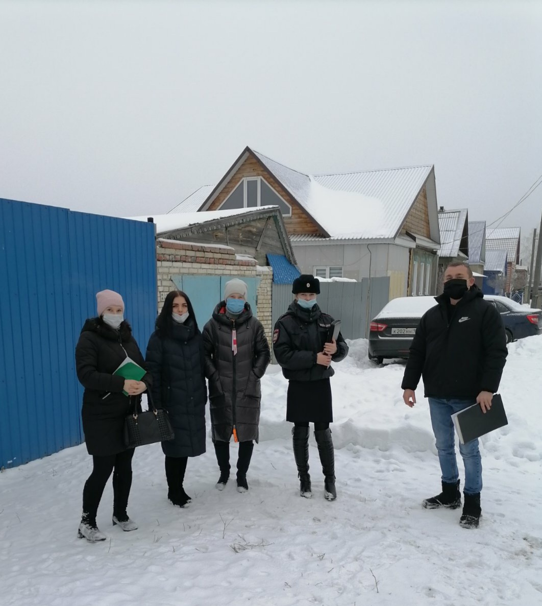 В Кузнецке к неблагополучным семьям в гости пришли сотрудники мэрии