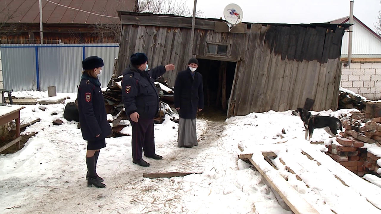 В Пензенской области полицейские спасли из огня мать с двумя детьми