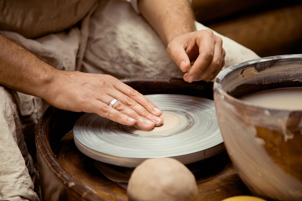 Уникальная гончарная мастерская проведет серию мастер-классов в Спутнике