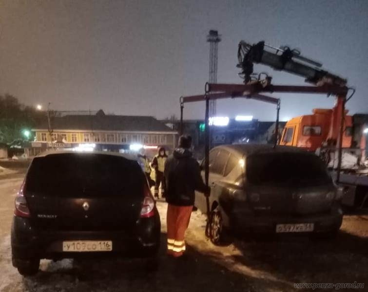 Пензенцы в очередной раз потеряли свои машины на Привокзальной площади