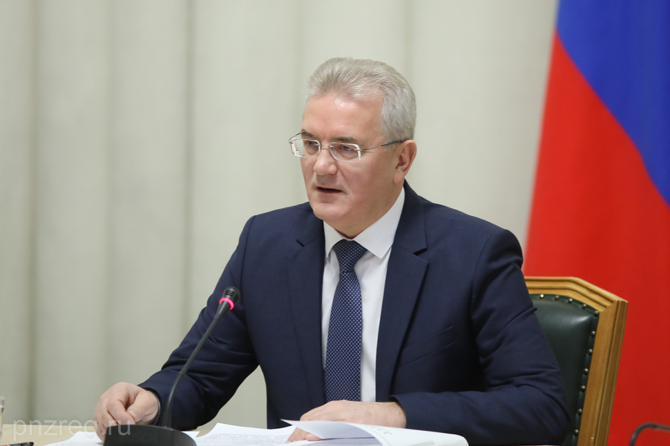 "Из-за этого у нас люди гибнут": губернатор раскритиковал качество уборки дорог