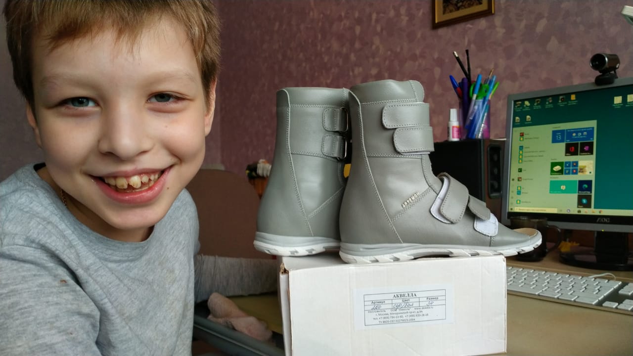 Караван добрых дел помог  детям с покупкой ортопедической обуви