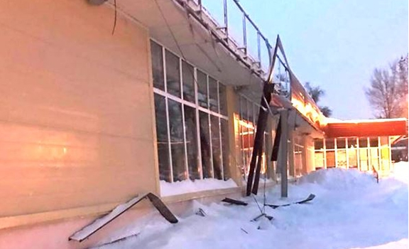 Крыша пензенского роллеррдрома не выдержала натиска снега