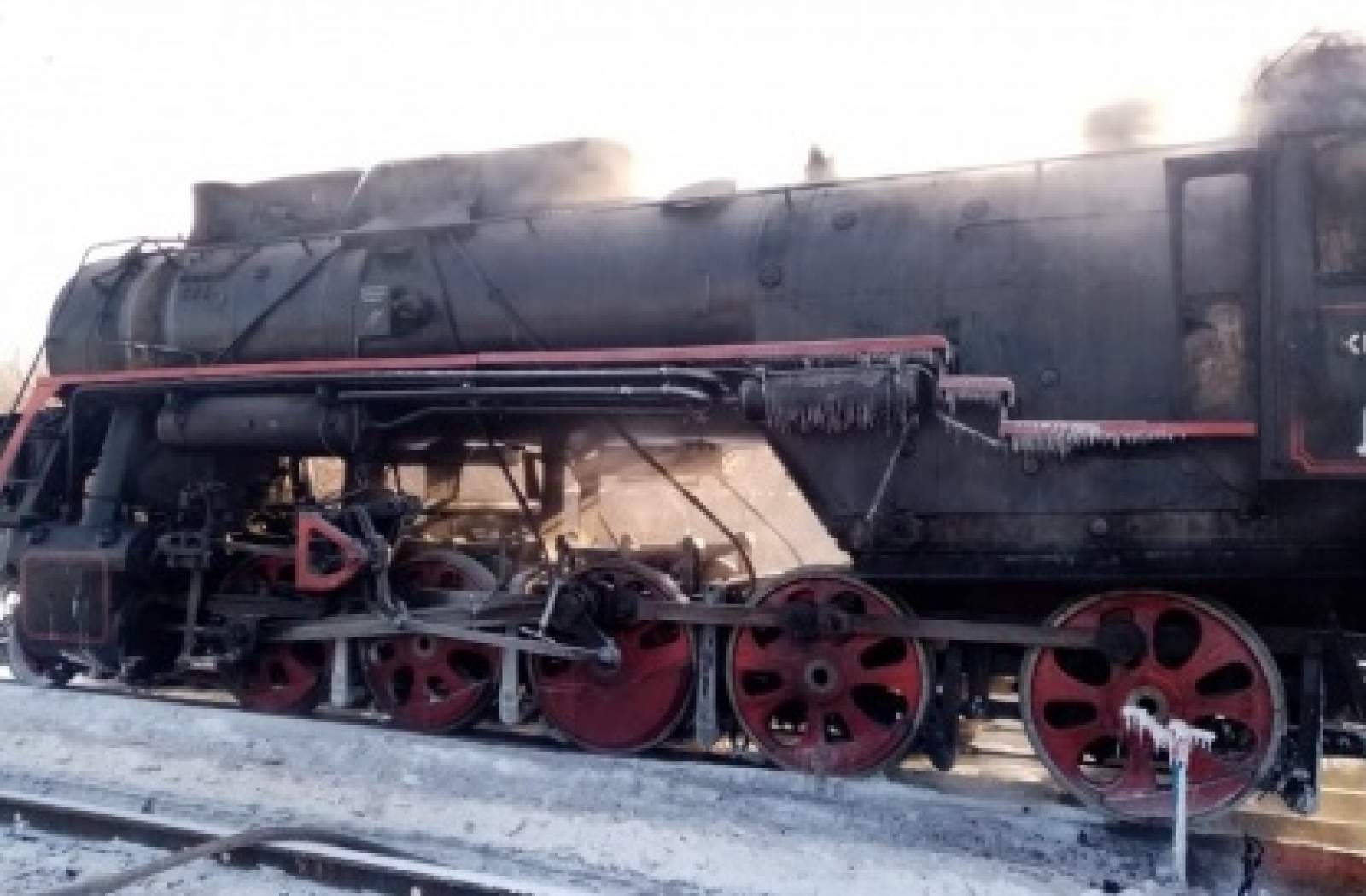 На пути из Пензы загорелся туристический ретролокомотив