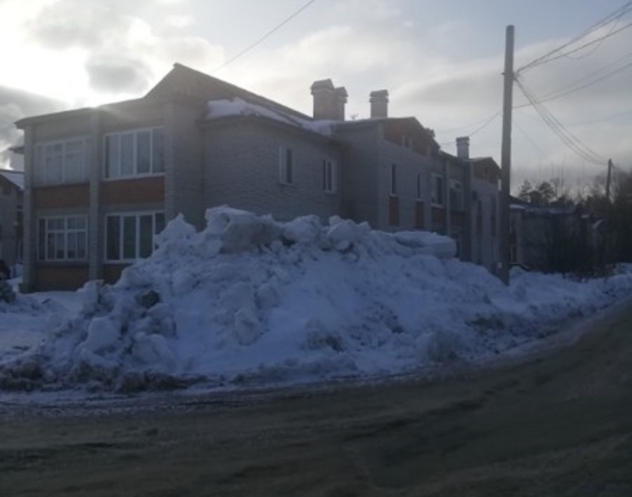 Олег Климанов поручил убрать снежную пирамиду по обращению горожанки