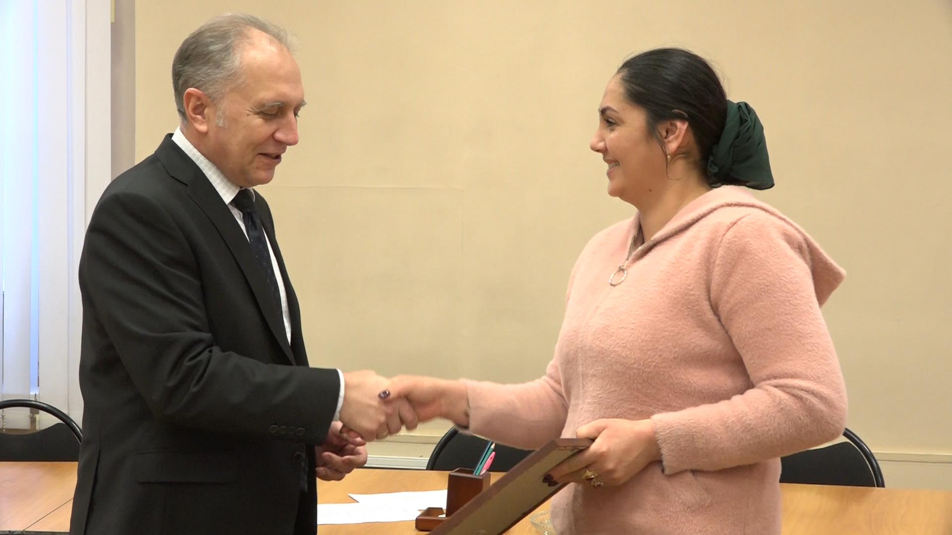 В Кузнецке многодетные семьи получили жилищные сертификаты